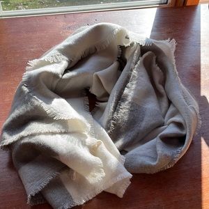 Blanket scarf grey and off white excellent condition